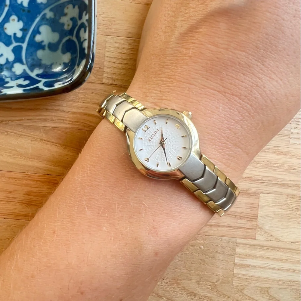 Elgin ladies two tone dress watch NEW BATTERY